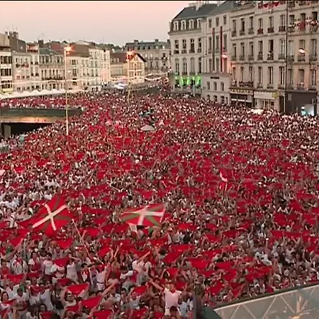 Zure Ondoan - Et Piscine Chauffee Appartement *
