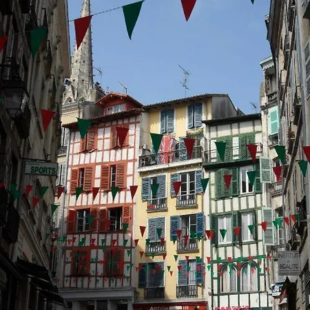 Zure Ondoan - Et Piscine Chauffée Apartment *