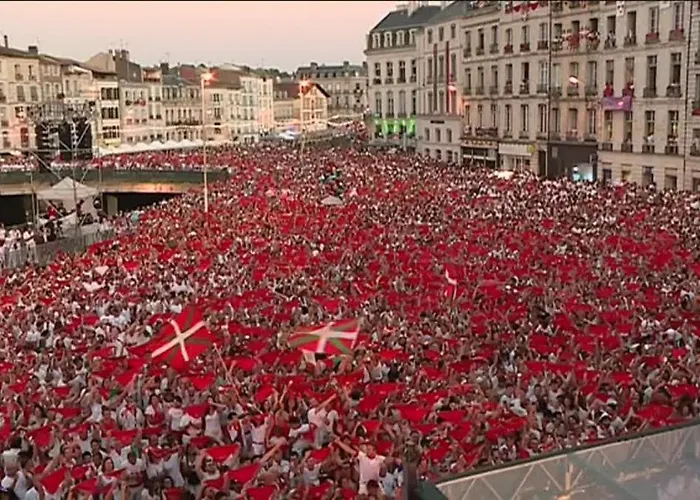 Zure Ondoan - Et Piscine Chauffee Apartment *
